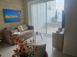 Alley Suites - New 1BR apartment w ith Private Yard by SF Homes