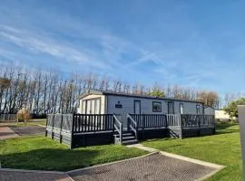 The Goodlife, Luxury Stay, The Boulevard, Green Lawns