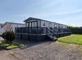 Rocco Family Retreat, Green Lawns