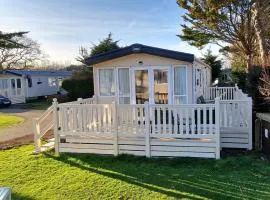 Memories Made, Quiet Holiday, Green Lawns