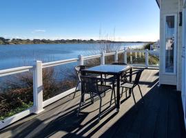 Lodge on the Lagoon, Haven Church Farm, hotel v destinácii Pagham