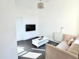 Private Apartment Free parking Gatwick Airport