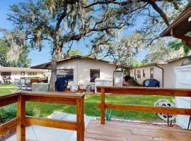 Lakeside resort condo with private deck & grill + on-site docks/boat launch