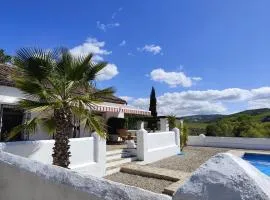 Beautiful Cortijo with pool near Ronda