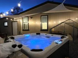 Cliff Views, Hot Tub, Game Room, Kayaks