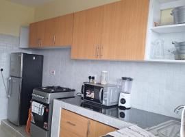 Luxe apartment kenol, hotell i Kabuku