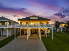 Near Beach Grill Relaxing Deck Hear Crashing Waves