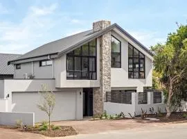 Stone River Villa 1 - Luxe Retreat - Heated Pool