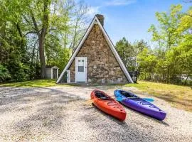 Romantic A-frame HeartJacuzzi Firepit Kayaks