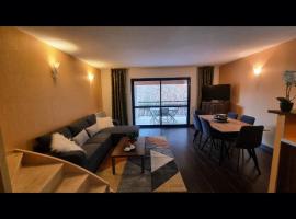 Duplex cocon et spa au Château des Magnans – hotel w mieście Jausiers