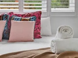 Montez House Retro-Modernist with Pool Views