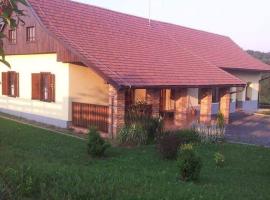 Apartments Mali Raj โรงแรมในDolenci