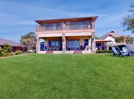 Dog-Friendly Lakefront Home with Private Dock & Beach - Snowbirds Welcome
