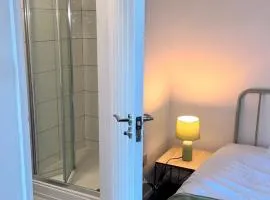 5 BEDROOM 5 BATHROOM BY Dawes