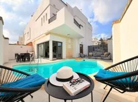 Private Pool Escape - Stylish Island Villa