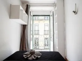 Shared Apartment With Bright Private Patio in Lisboa