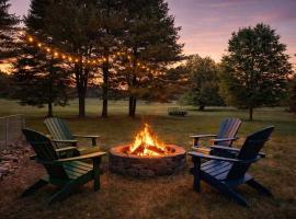 Peaceful 4-bed getaway across from Clam Lake, ξενοδοχείο σε Bellaire