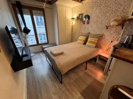 4 Stylish studio in Paris near République Metro