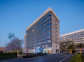 Elong WG Hotel Guangzhou Baiyun International Airport - Free 24-hour Airport Shuttle, hotel in Huadu