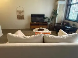Modern Downtown Loft - 1 mile to UT
