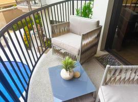 Monaco Condominiums Unit 7 Luxury Pool View Condo 3BR 2BA - Walk to the Beach, Shopping, Tours, hotell i Jacó