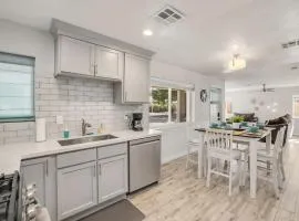 Chic Cozy Hideaway - Urban Phoenix Gem