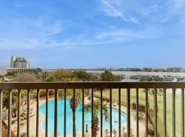 Coastal condo with shared pool beaches shopping