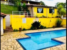 Chácara com piscina e churrasqueira em Mairinque até 15 pessoas