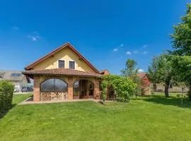 Forge Of Happiness With Pool - Happy Rentals