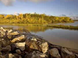 RiverSide Court Spacious Studio 1 Bedroom 2 Bedroom Fully Furnished Rental Thompson MB, Hotel in Thompson