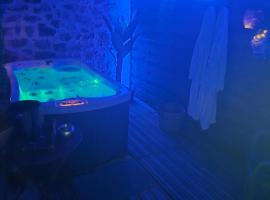 Cosy Avec Sauna et Spa Privatif, хотел в Брив ла Гайард