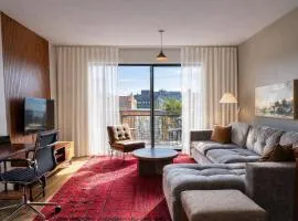 Walkers Point Designer 2BR · Prime Location with Balcony and Gym