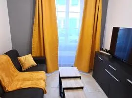 Le Petit Jaune