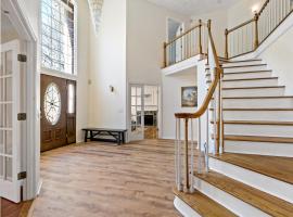 Entire Saunderstown Home with Pool, hotel a North Kingstown