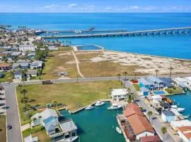 Channelfront - Dock - Fishing - BBQ - Deck home