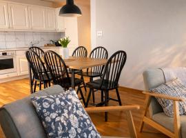 Apartment near Lake Zurich with Garden, Terrace & Parking, hotell i Stäfa