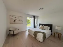 Luxury Waterfront 5BR New Home Theme Parks Nearby