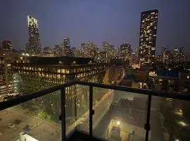 Entire Suite Easter Escape - Walk to CF Toronto Eaton Centre Yonge Dundas Square Prime Downtown