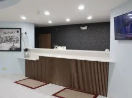 Burgundy Inn & Suites