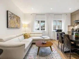 Brand-new Luxury Dunbar 3BR Home - Sleeps 6 - Near UBC, Parks, Beaches & Shops