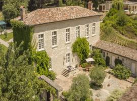 French Estate with Pool & Sauna, Hotel in Damiatte