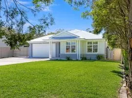 Barefoot Bay House - 10 Mins Walk to the Bay