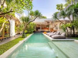 Villa Micasa - Tropical Oasis 4BR Villa with Private Pool, Perfect for Big Groups, 12 Minutes to the Beach