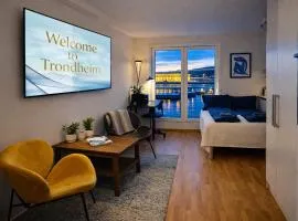 Riverside Studio - Parking - 1 min to Station