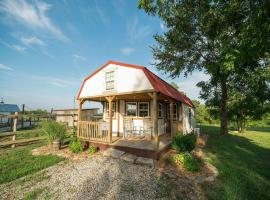 Lone Star Bungalow with Hiking & Lake access, Hotel in Branson