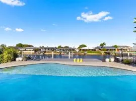 Crabpot Manor, waterfront holiday home plus plus