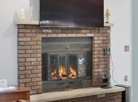 Summit Sanctuary with EV Ready Mountain Views, hotel sa Poughkeepsie