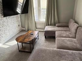 EwrBnb - Private Bedroom in Spacious Shared Apartment - 2, hotel i Elizabeth