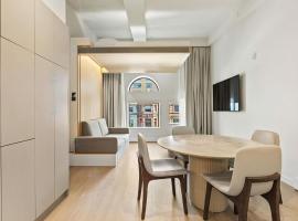Stunning condo downtown, hotel a Montreal