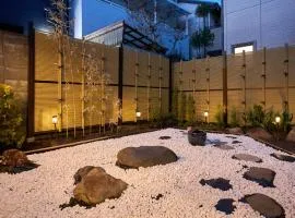 Villa near Kinkakuji 金閣寺周辺 貸切町屋 無料駐車場 ベンツ貸出 Pets OK